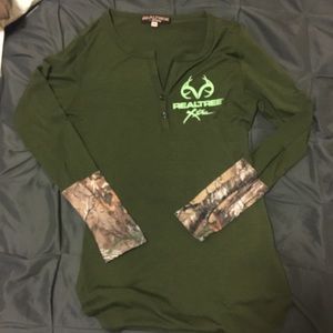 Women’s Realtree long sleeve tee! size M
